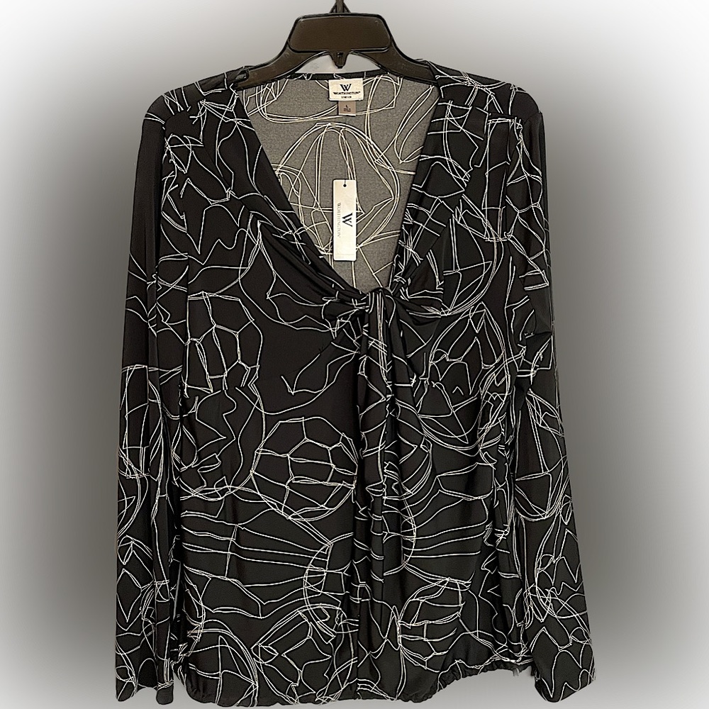 Worthington L NWT Black and white top. Long sleeve